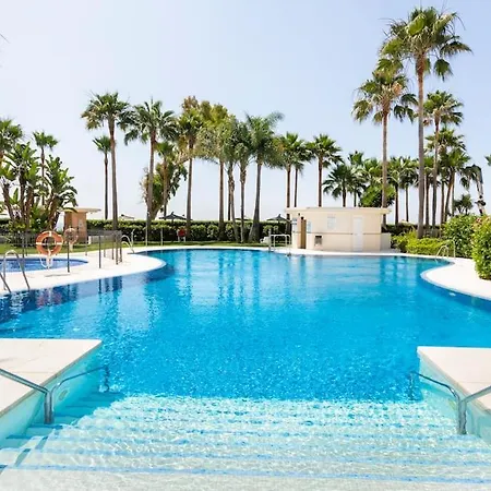 Lujo En Primera Linea De Playa En Bahia De La Plata, Apartamento Estepona